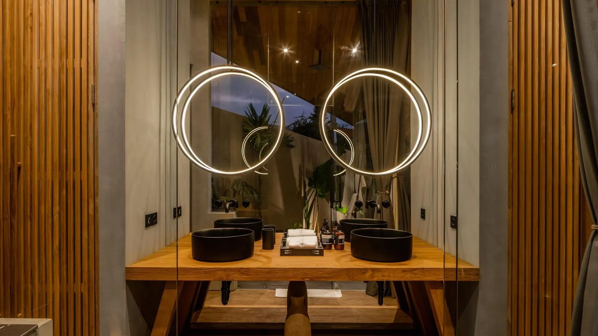 House Of Winds Complex - Lush 9Br Exotic Oasis 3X3Br Villas In Canggu Kerobokan